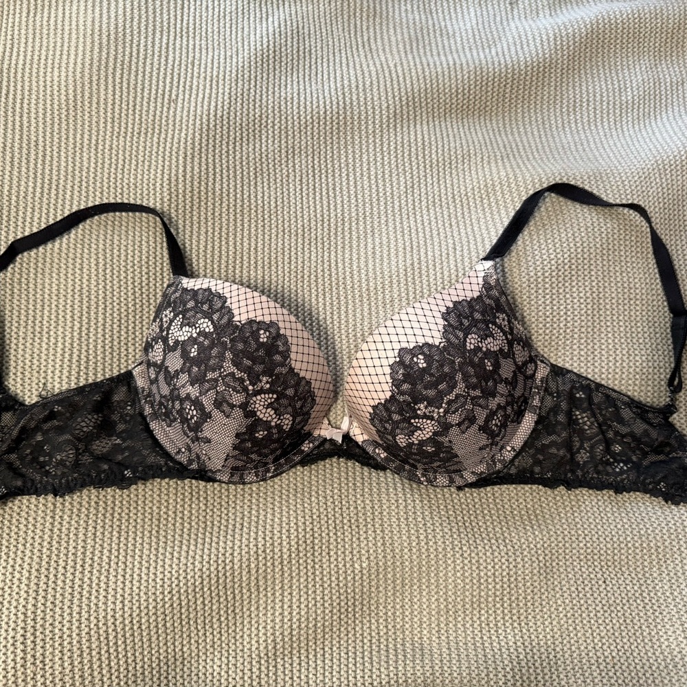 Victoria's Secret Black and Cream Lace Bra
